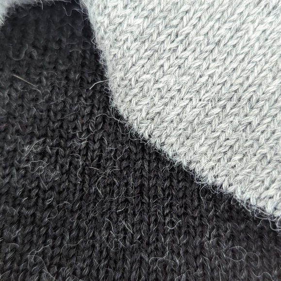 Reversible alpaca hat - Picture 3 of 6